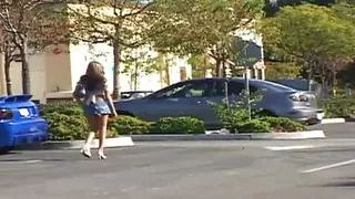 Offentlicher Pickup mit Sexy petite babe Lela Star