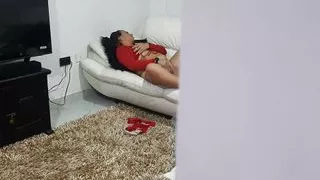 He recorded her while she masturbates richly on the sofa