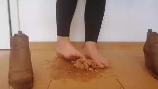 Wunschvideo Lady Leyla Crushed Donuts In Stiefeletten Und Barfub