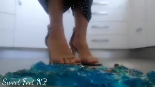 Giantess And Jelly Toes