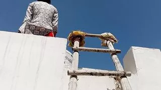 Makan Pani ki Taki saf karne vali ko choda