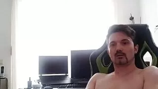 Florian Johannes Mueller begging for exposure