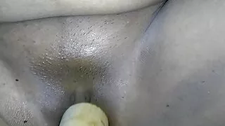 Aaj mujhe chudai karne ka bahut man kar raha tha to belan se chudai ki