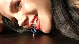 Giantess Anna plays with a new victim