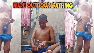 Aaj Mai Sabke Samne Nanga Nahaya Aur Sath Me Apna Lund Bhi Hilaya Sabke Saamne, Indian Boy Bathing Nude In Public Place