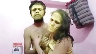 Hot bhabhi ko rang laga kar dever ne khub choda