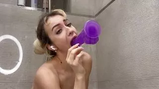 Crazy Blonde Jerking Off Looking At Porn Show Pussy Close Up