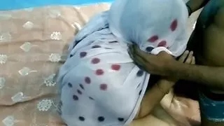 Bhabhi ko banana khila ker piche se pela full doggystyle hindi audio.