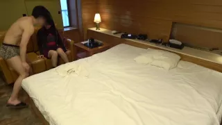 0001550_巨乳スレンダーの日本人女性がガン突きされるセックス