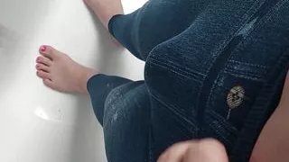 There is a buldge in my Leggins you think some will notice?