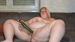curvy hanna fucks herself with a cucumber