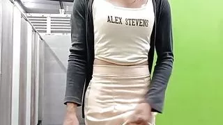 I'm horny and want to cum.