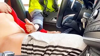I jerk off in the car in front of the security guard girl and call her to help me finish cumming