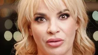 Dana DeArmond will satisfy your Mommy Issues for Money