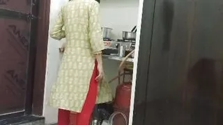 Mosi ki ladki ko choda chaye pi kar