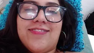 Feel how I suck it, playing with my lips