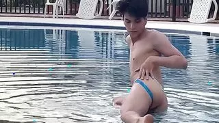 Twink enjoying the pool is SEEN