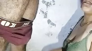 Bhabhi ko pesa daker aapna mota lund raat ko chusaya