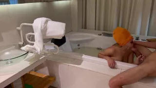 I Suck His Dick In The Jacuzzi And Finishes Semen In My Mouth