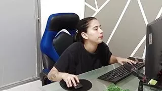 Horny girl wants to taste my cock at home - Porn in Spanish