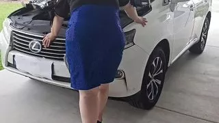 Big ass cheating wife seduces mechanic and gives him blowjob as payment for repair