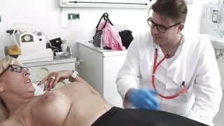 Verbotene Doktorspiele in der Gutshofklinik