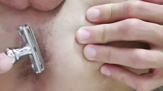 Shaving my Ass