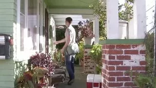 Kris Anderson, Seth Roberts get dirty on laundry day - MEN