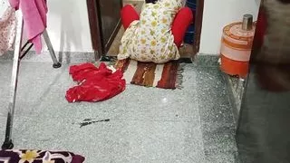 Sasur ne choti Bahu ko kapde dho Rahi dekh kar akele me chod liya