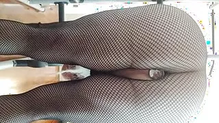 Same body stocking new body rocking I burned a hole in my sleeve, It was a pet peave. HIgh as a kyte with all my might bubblebut