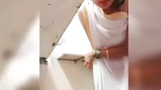 Village bhabhi nasheele bathein saree dropping boobs showing in kitchen