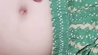 Aapni dost ki gf ko room pr le jakr choda