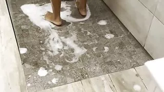 Jasmine the beurette sodomized by surprise in the bathroom