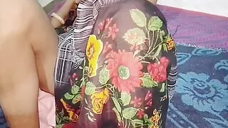 Hot sexy Padosan bhabhi ki chudai videos Padosan bhabhi ko kiss kiya aur jamkar chudai Kiya fir bhabhi ne apni jhante saaf ki