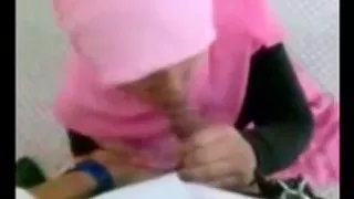 indonesian- cewek jilbab blowjob 
