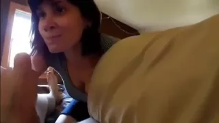 Galen Het Brud Med Stora Tuttar Och Kort Har Under Kjolen