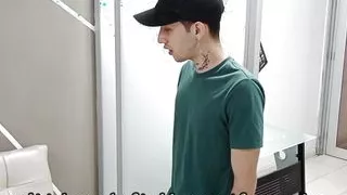 Stepbrothers masturbate to lower their heat, until Vayolet receives all the cum in her mouth - Porn in Spanish