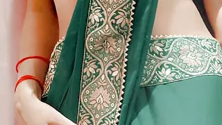 Bhabhi is looking hot in green saree