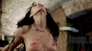 Extremer Sex, Erniedrigung, Schmerz, Sklavin, Gefesselt, Peitsche