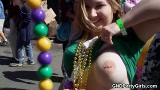 Blonde with nice nipples - GNDPartyGirls