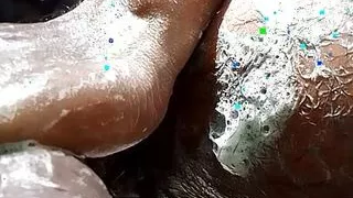 Garmi ma Nahate hue Cilian