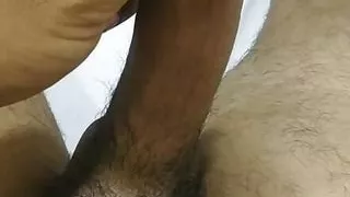 Train me bhabhi ki chudai,lund choosti rahi wo or choot  dekhne ko tarsata raha,pyasi choot,