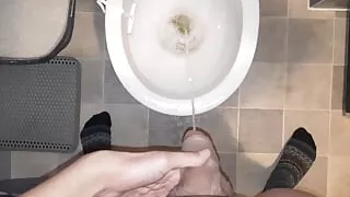 Young Twink jerks and piss in the toilet