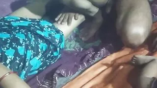 Bos ko rat me bola kar ki chodai apni ladki ke sat