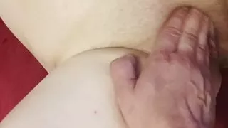 Milf housewife likes fingering and squirting