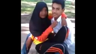 Malay- Awek Tudung Hijab Bermesraan