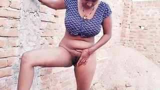 Desi beautiful 19 years aunty fingering her cremie tight pussy with open her cloth