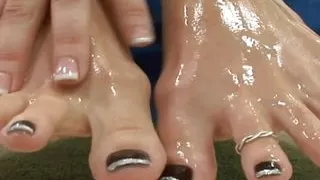 blond milf bitch like foot sex and lick his cum from her own feet after heavy fucking