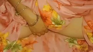 Indian bhabhi ki mast chudayi Paheli baar apne pati ke sath sex