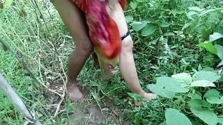 Fucked in the grass by stranger who takes the cock in her mouth while making me cum